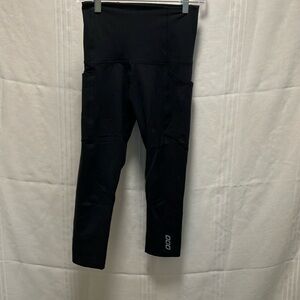 XS 3/4 LORNA JANE Black Leggings with Control Top and Pockets